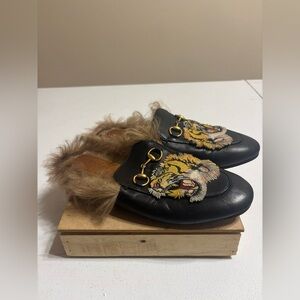 Gucci Black Leather Fur-Trim Tiger Embroidered Loafers